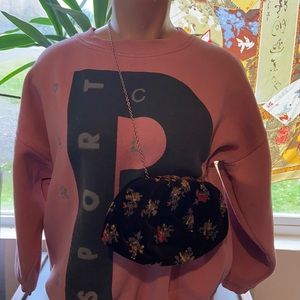 Small floral velvet clutch or shoulder chain.